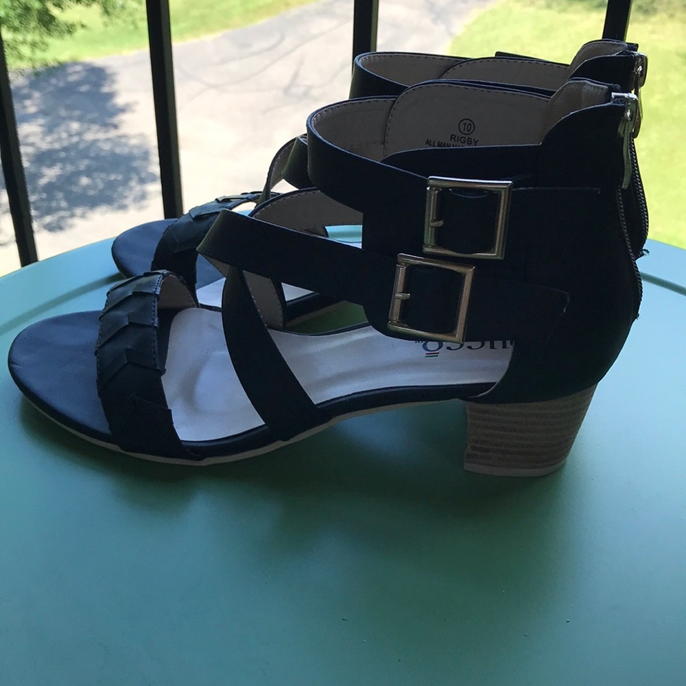Bucco Sandals - Picture 4 of 6